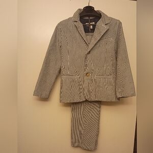 Boys Cherokee Blue and White Seersucker Striped Boys Suit.  Sz 5